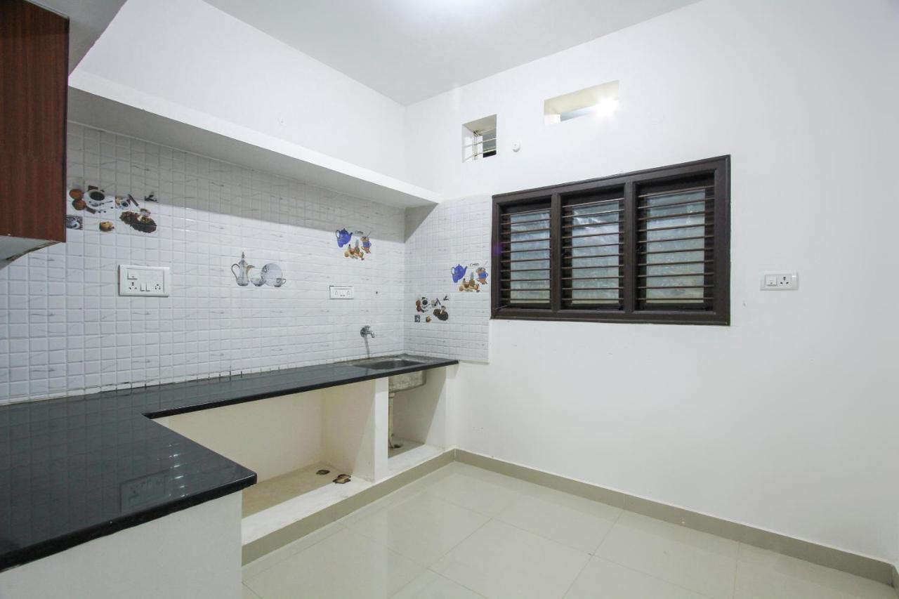 Oyo 68307 Green Line Service Apartments มาดิเครี ภายนอก รูปภาพ